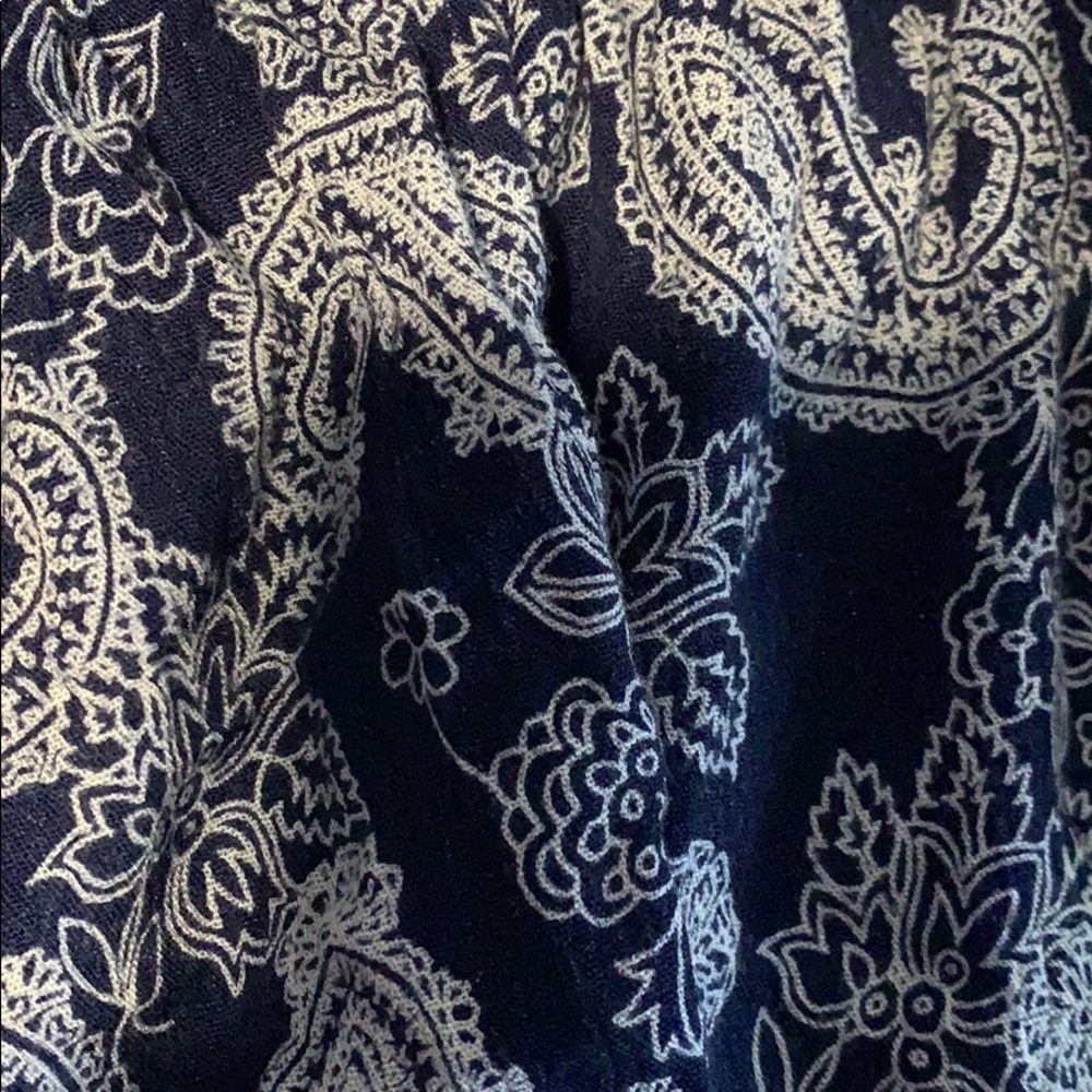 Women’s Patterned Cropped Blouse - Picture 2 of 2